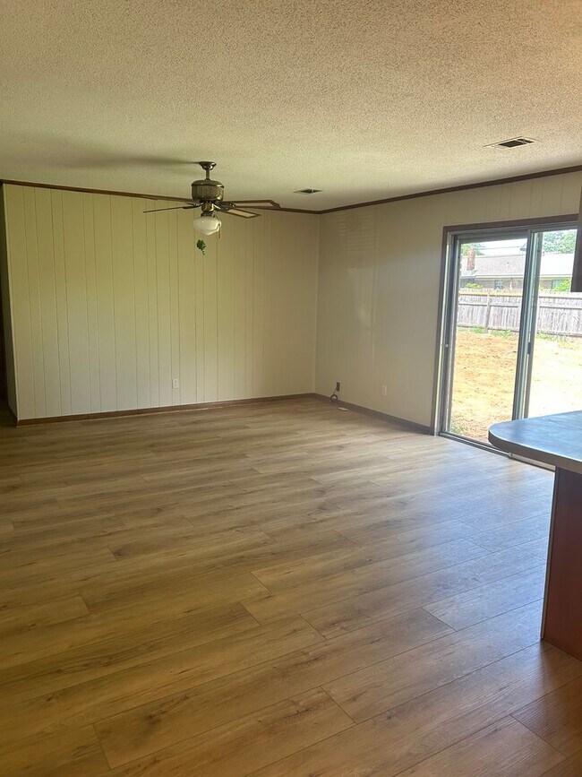 Building Photo - Contact Peggy Goodman 501 676 1758