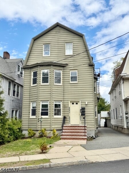 Building Photo - 35 Claremont Ave