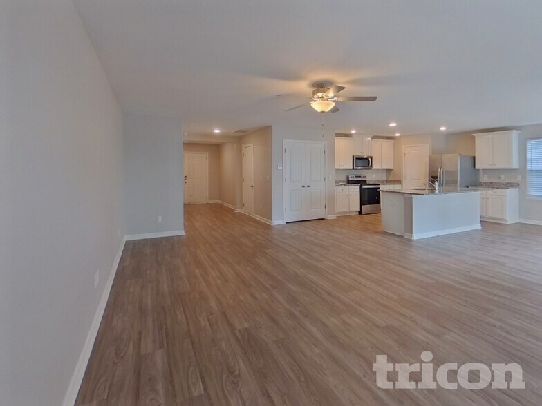 Building Photo - 2170 Southlea Dr