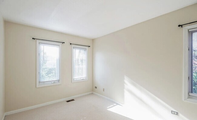 Building Photo - Comfortable Living in a Great Neighborhood