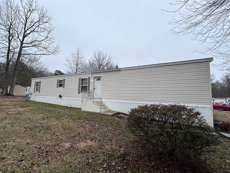 Building Photo - 5 Oak Tree Ln