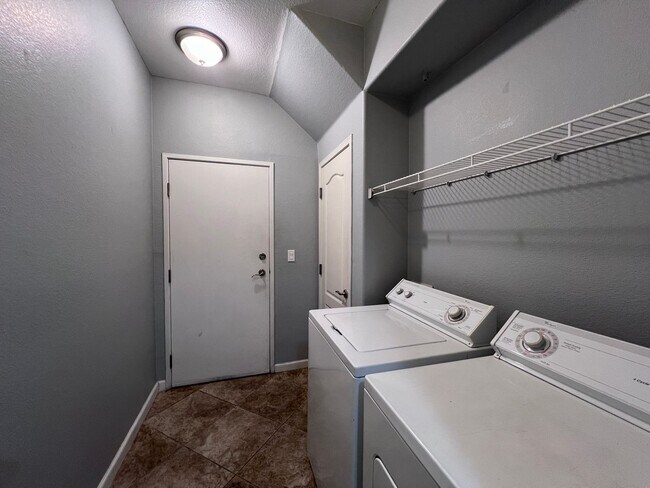 Building Photo - Summerlin 3bd, 2 bath, 2 garage Condo