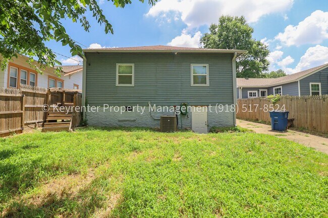 Building Photo - 1324 N Cheyenne Ave