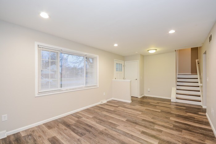 Building Photo - 853 Meadow Ridge Dr