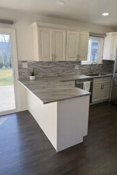 Building Photo - 36969 Lancaster St