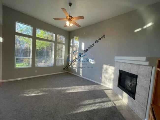 Building Photo - Charming 3-Bedroom Home in Desirable Folso...