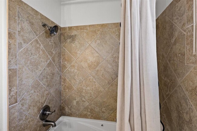 Building Photo - 2512 Azalea Ct