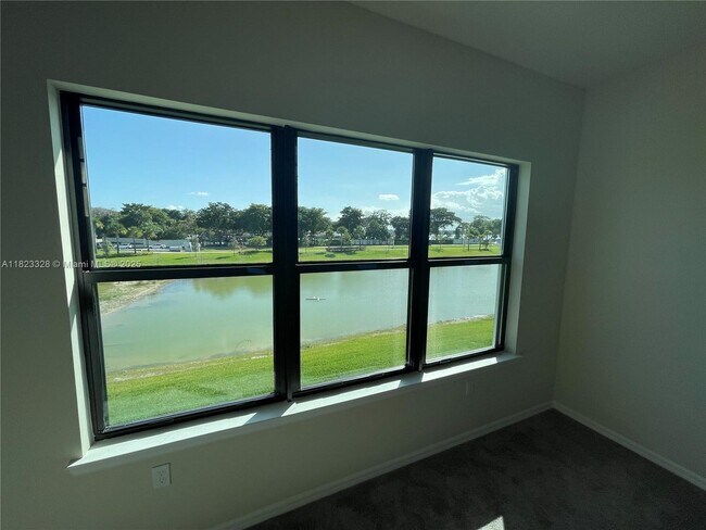Building Photo - 2112 Appleton Cir S
