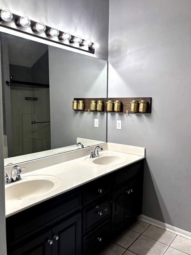 Building Photo - 13806 S Mullen St