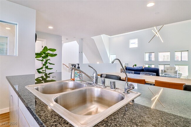 Building Photo - 251 Tower St