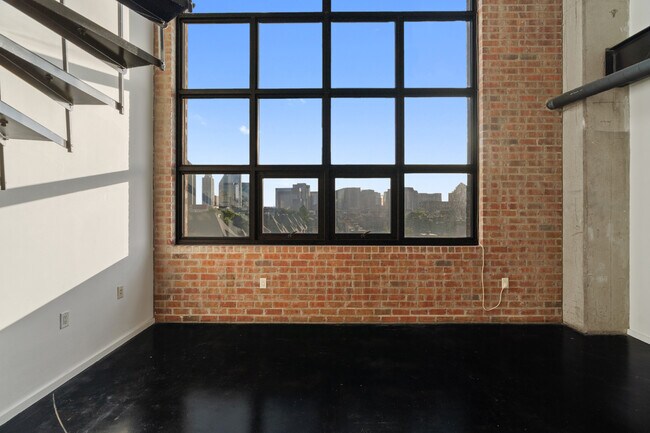Building Photo - 3110 Thomas Ave