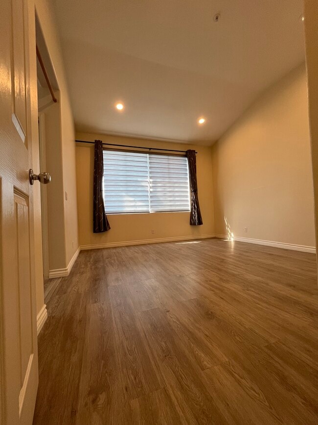 Building Photo - 305 Marinella Aisle