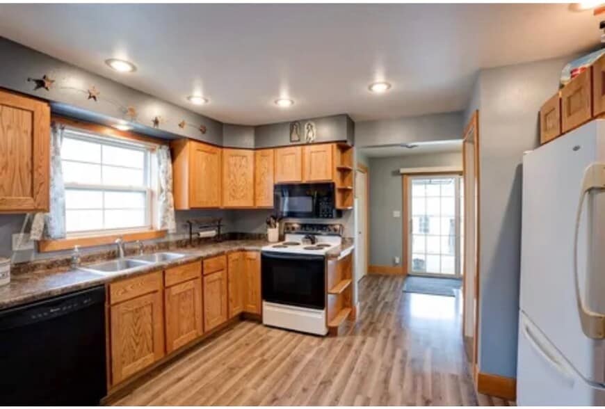 Building Photo - 306 D Ave