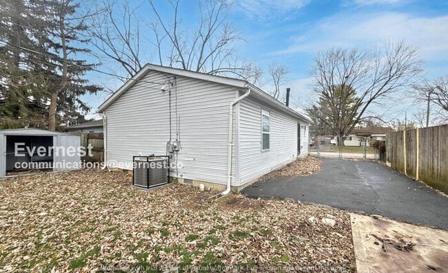 Building Photo - 1321 Southfield Dr S