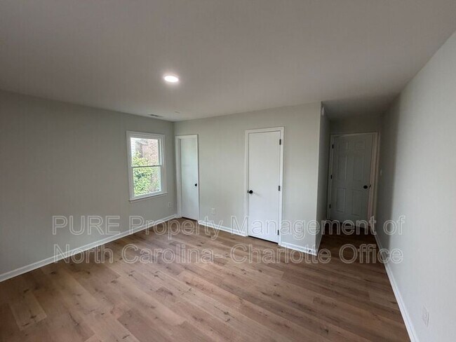 Building Photo - 1712 Blandford Dr