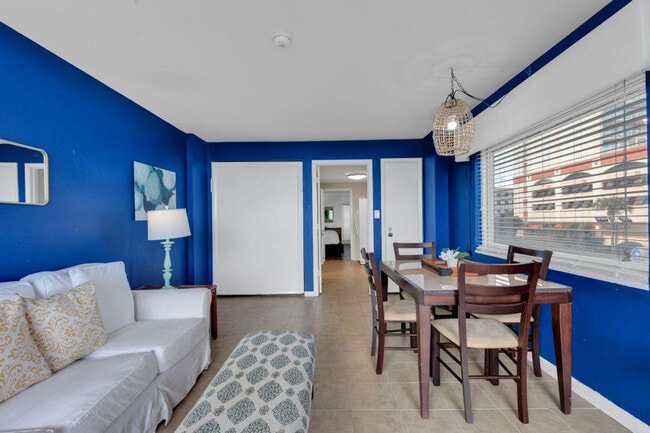 Building Photo - 2406 N Ocean Blvd