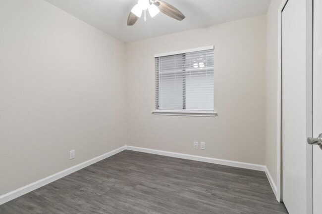 Building Photo - 14305 Cummins Way