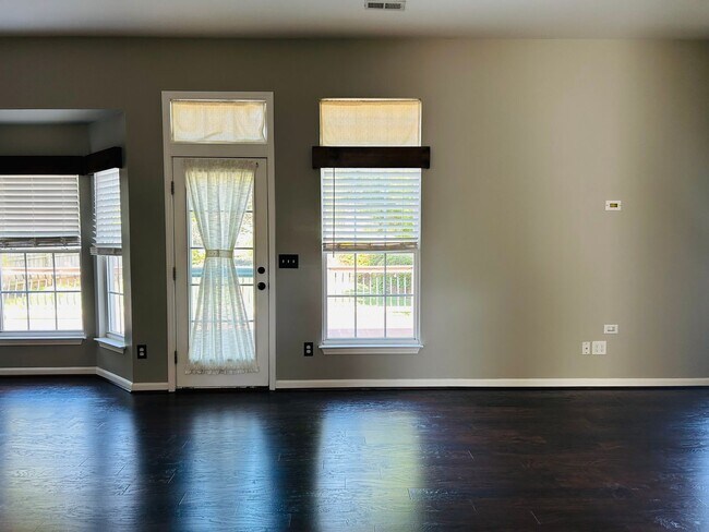 Building Photo - 711 Dutchman Ct