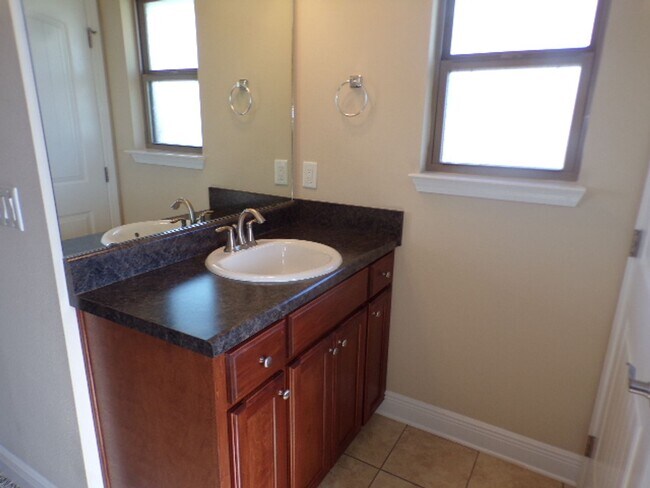 Building Photo - Spacious 3-Bedroom Home