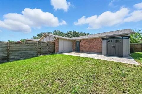 Building Photo - 2733 E Wentwood Dr