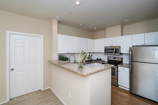 Building Photo - The Watermark Apartments