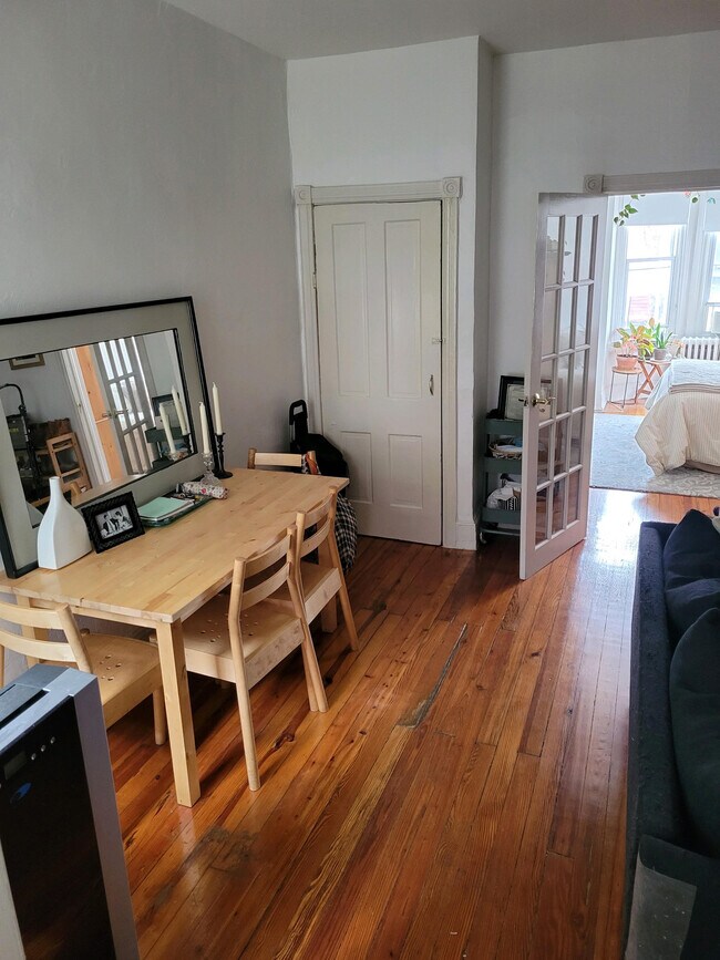 Building Photo - 745 S 4th St