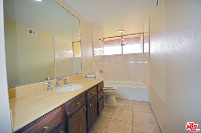 Building Photo - 7630 Delia Ave