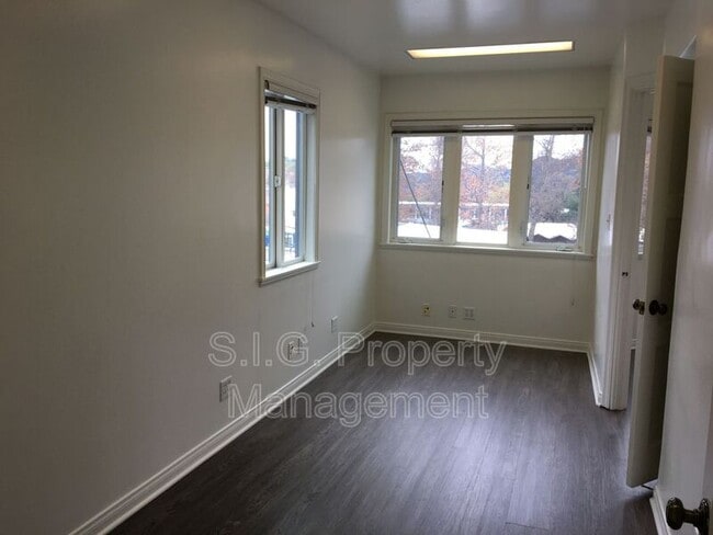 Building Photo - 1125 1/2 Foothill Blvd