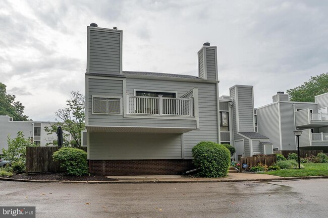 Building Photo - 1750 Oakwood Terrace