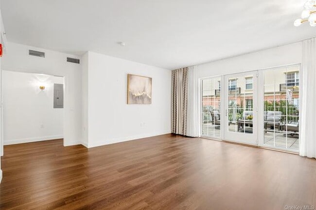 Building Photo - Byron