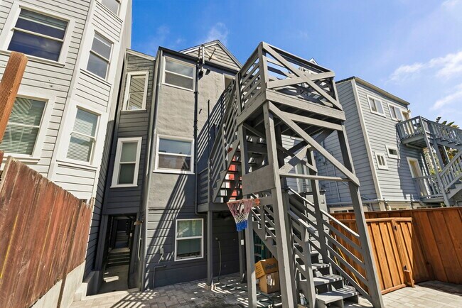 Building Photo - 2581 Post St