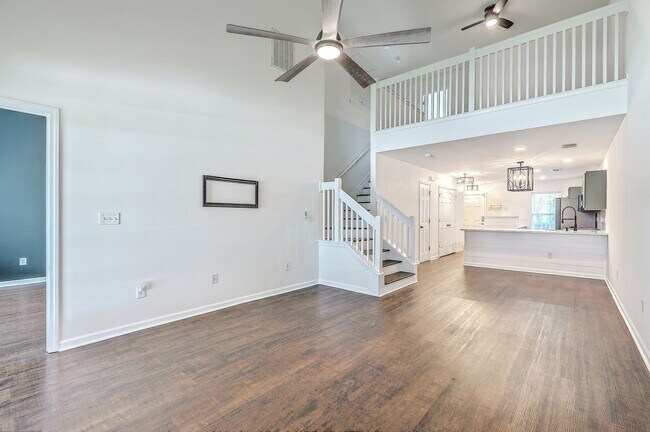 Building Photo - Charming 3-Bedroom Townhome in Summer Wood...