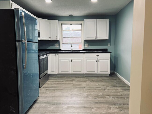 Building Photo - 1036 Chicopee St