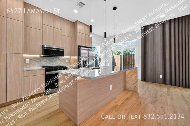 Building Photo - 6427 Lamayah St