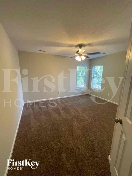 Building Photo - 3396 Forest Glen Dr