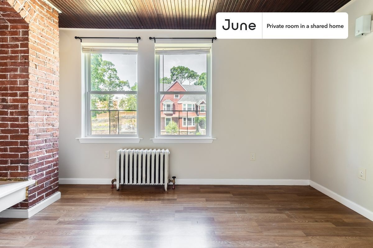 Building Photo - Room in Shared 9 bed/2 bath home