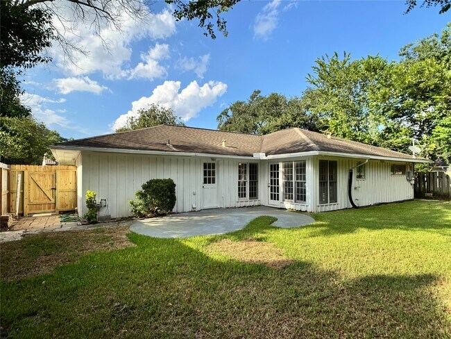 Building Photo - 5139 Indigo St