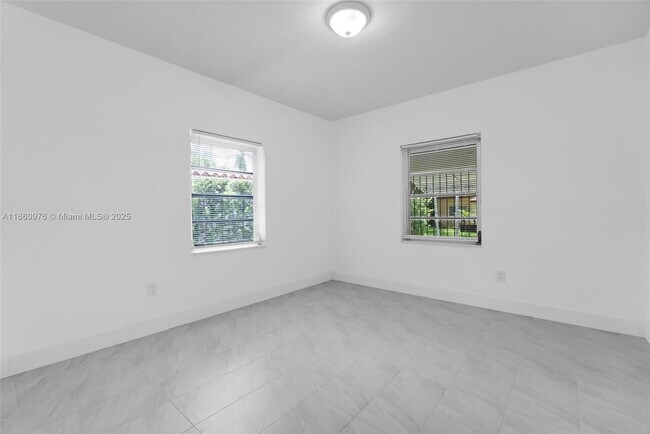 Building Photo - 1107 El Rado St