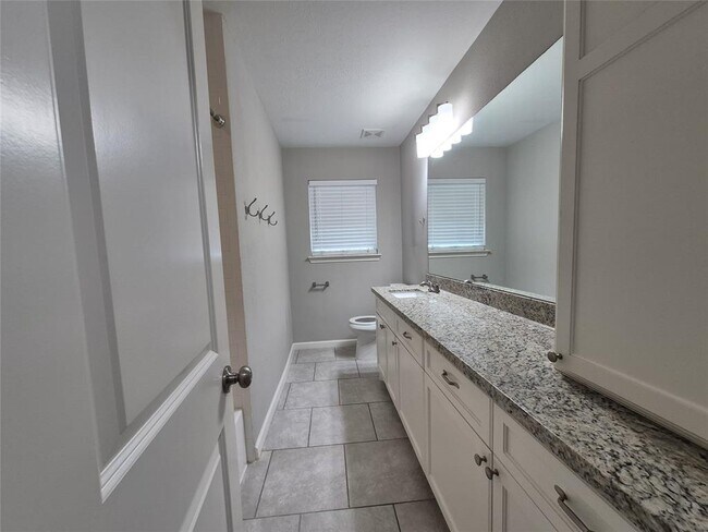 Building Photo - 10506 Chatterton Dr
