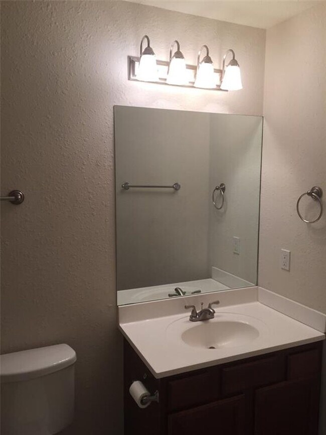 Building Photo - 2712 San Pedro St