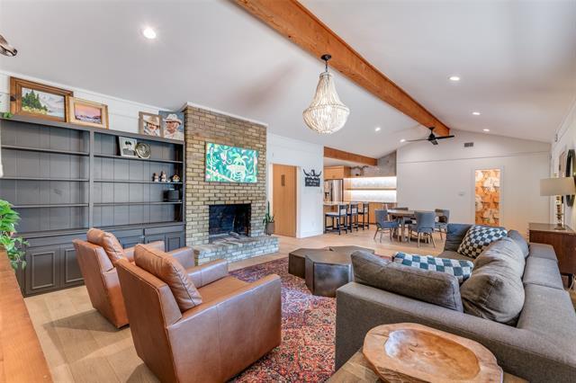 Building Photo - 611 W Sycamore St