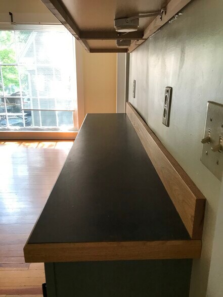 Building Photo - 423 Mitchell St