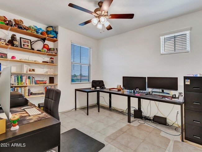 Building Photo - 627 W Flintlock Way