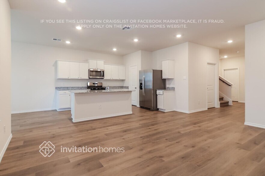 Building Photo - 3928 Jade Dr