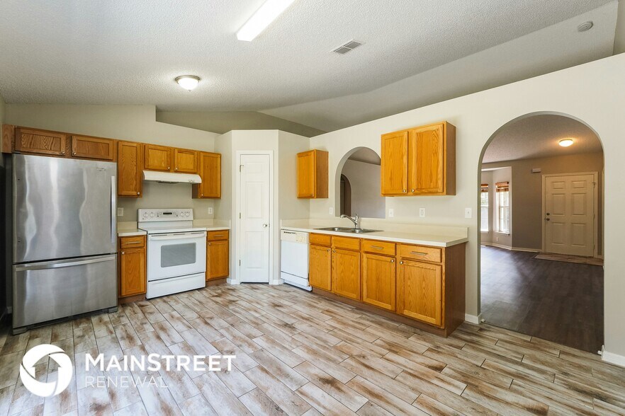 Building Photo - 615 NW North Macedo Blvd