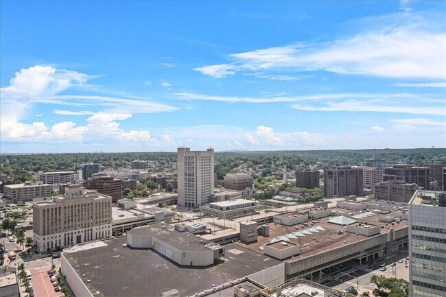 Building Photo - 5 Renaissance Square