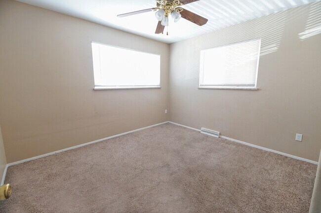 Building Photo - 3622 Ingalls St