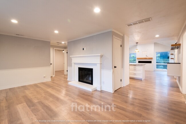 Building Photo - 16111 Stone Ave N