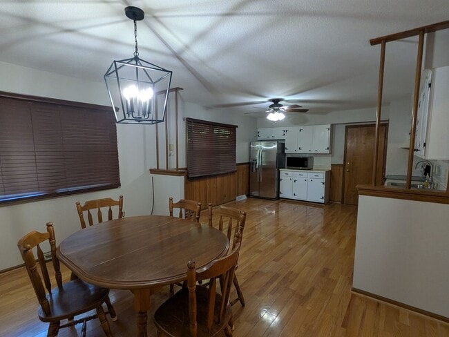 Building Photo - 2513 Lilac Dr