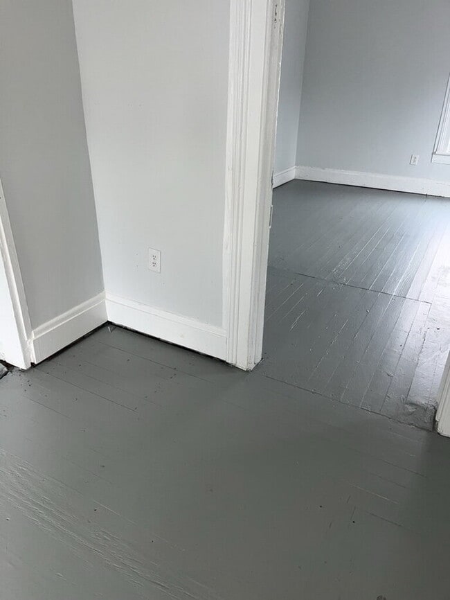 Building Photo - 213 C St